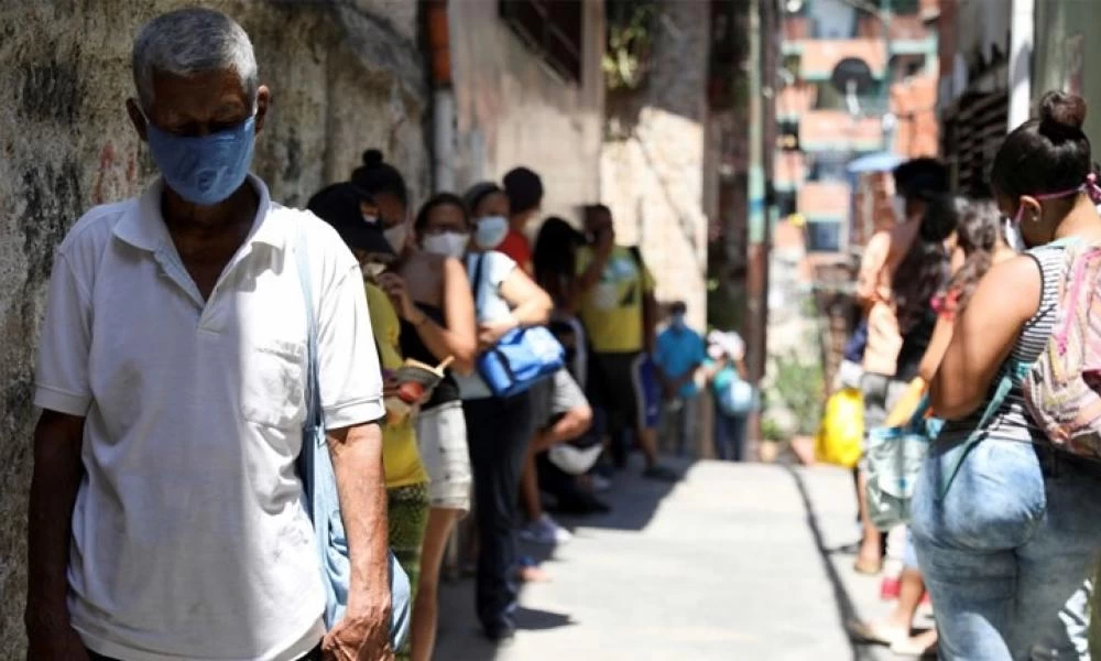 Βενεζουέλα: Δήμαρχος "σταμπάρει" με πινακίδες τα σπίτια των ασθενών με covid-19!